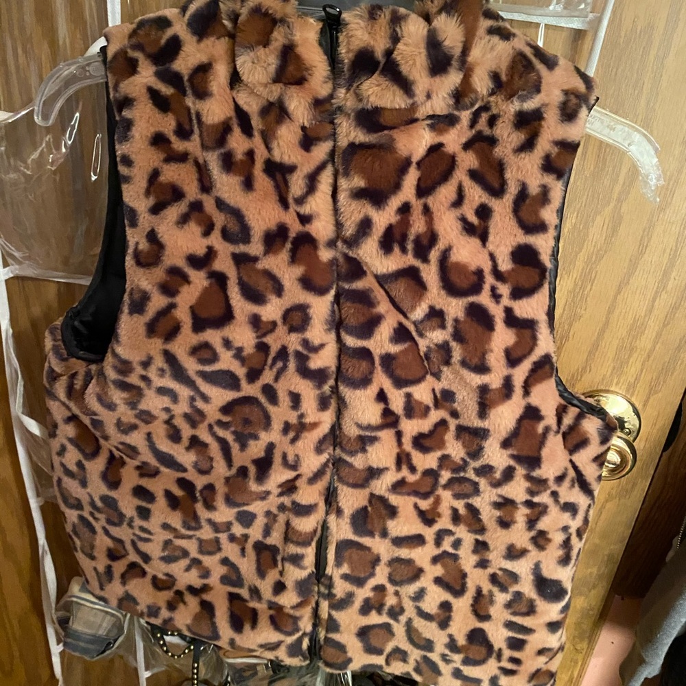 Buckle cheetah vest